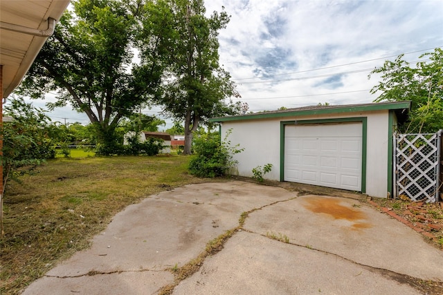 2302 Mockingbird Ln, Garland, TX 75042 - detached garage featuring concrete driveway