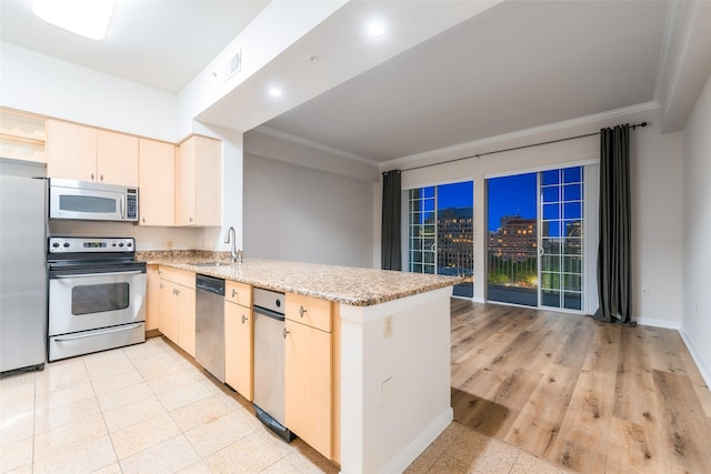 3225 Turtle Creek Blvd Unit 1012, Dallas, TX 75219 - kitchen featuring stainless steel appliances, a peninsula, a sink, light brown cabinets, and crown molding