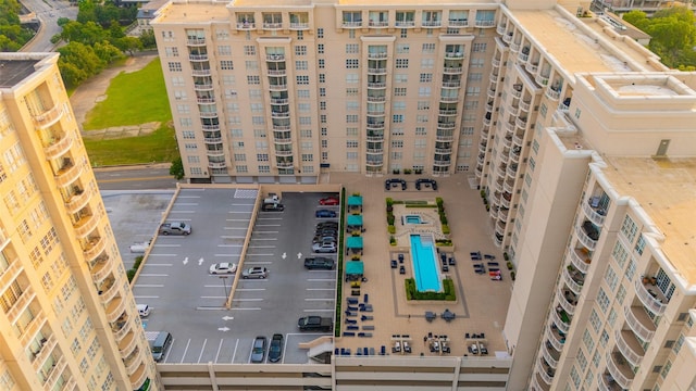3225 Turtle Creek Blvd Unit 1012, Dallas, TX 75219 - bird's eye view of apartment complex / building and a pool