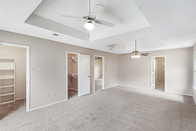 1019 W Lovers Ln W, Arlington, TX 76013 - unfurnished bedroom with a raised ceiling, a spacious closet, carpet floors, baseboards, and a closet