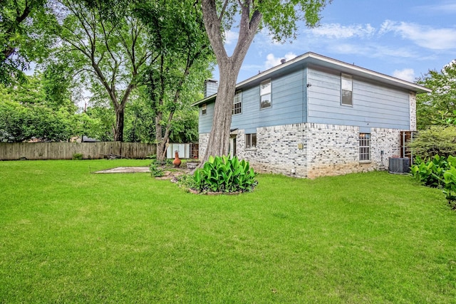 1019 W Lovers Ln W, Arlington, TX 76013 - view of yard featuring central air condition unit