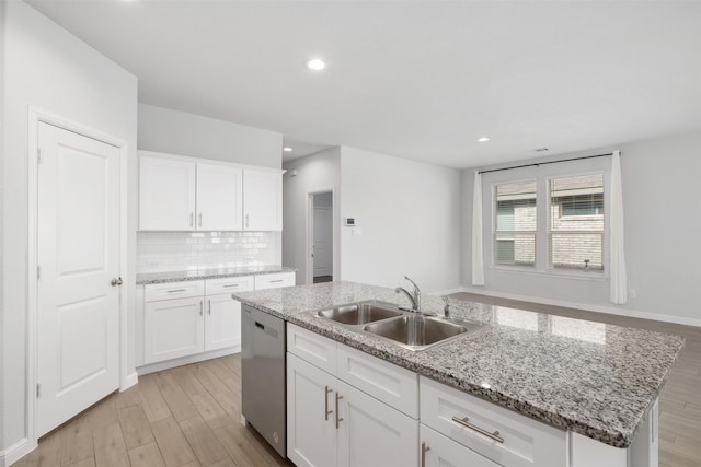 9653 Alderleaf Trl, Fort Worth, TX 76036 - kitchen featuring a sink, dishwasher, light wood-style floors, backsplash, and recessed lighting