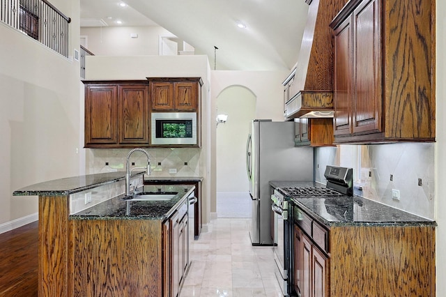 205 Hogue Ln, Wylie, TX 75098 - kitchen featuring stainless steel appliances, a sink, baseboards, decorative backsplash, and dark stone counters