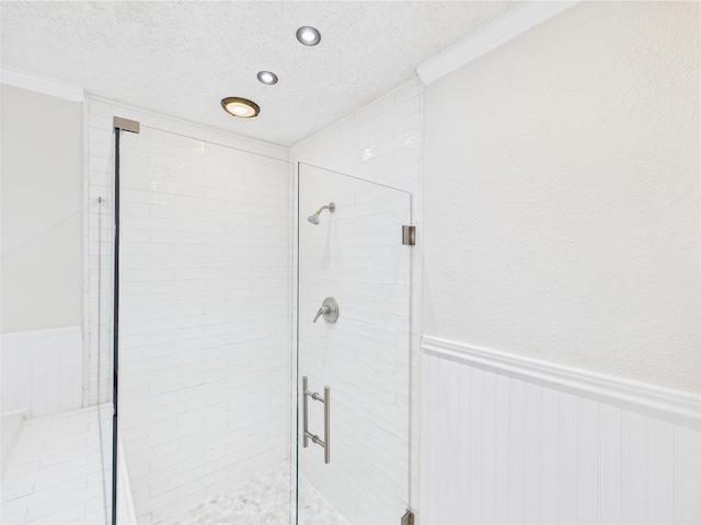 1120 Canyon Ridge Dr, Desoto, TX 75115 - full bath featuring a shower stall, crown molding, wainscoting, a textured ceiling, and recessed lighting