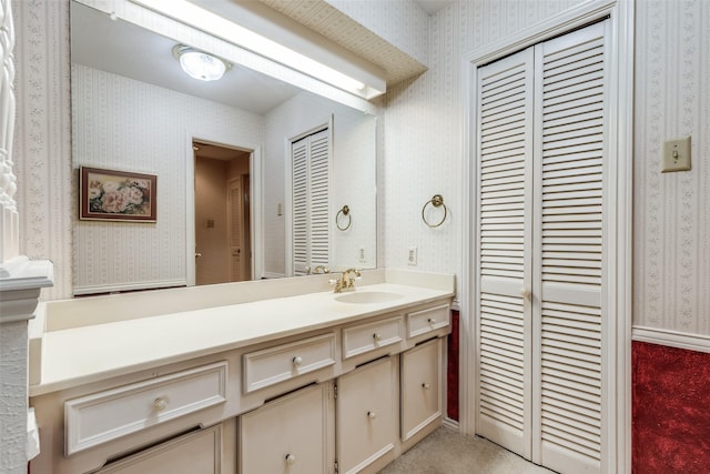 6921 Vineridge Dr, Dallas, TX 75248 - bathroom with wallpapered walls and vanity
