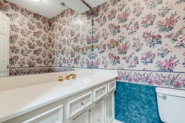 6921 Vineridge Dr, Dallas, TX 75248 - half bathroom with wallpapered walls, toilet, and vanity