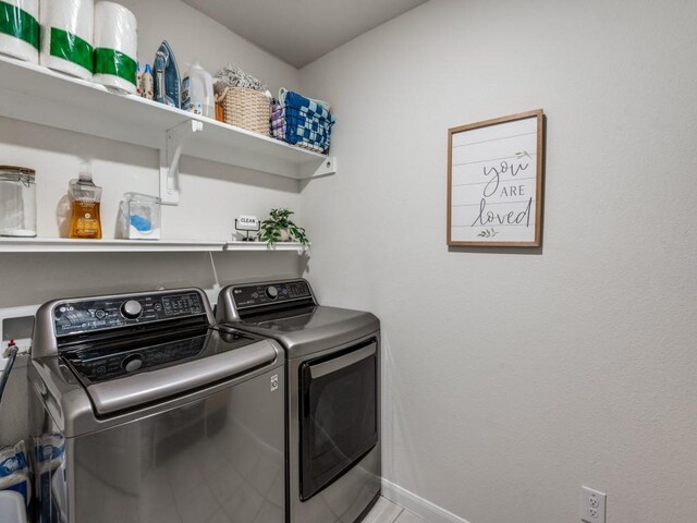 519 Stampede Ln, Princeton, TX 75407 - laundry area featuring washer and clothes dryer and baseboards