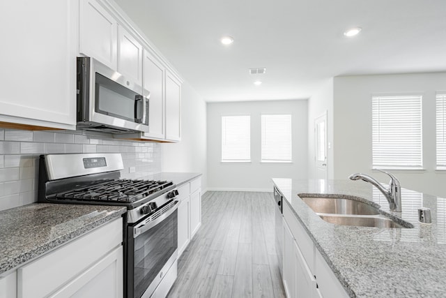 624 Beltrand Ln, Fate, TX 75087 - kitchen with stainless steel appliances, a sink, tasteful backsplash, recessed lighting, and baseboards