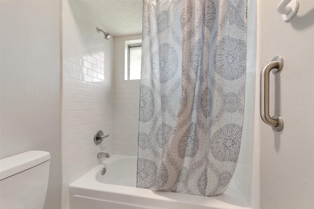 2537 Montclair Ln, Mesquite, TX 75150 - full bathroom featuring shower / bath combination with curtain, a textured ceiling, and toilet