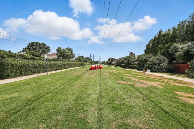 14620 Windsor Ct, Addison, TX 75001 - view of grassy yard