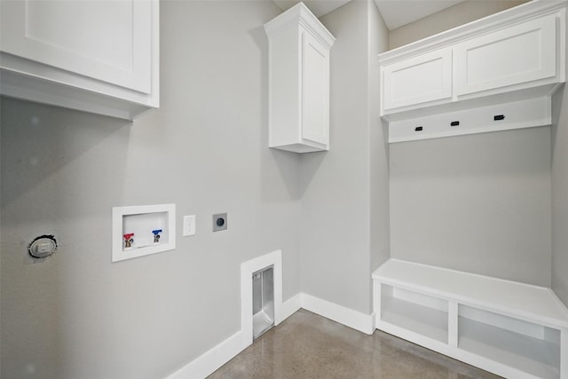713 E Texas St, Denison, TX 75021 - laundry room featuring hookup for a washing machine, electric dryer hookup, baseboards, and cabinet space