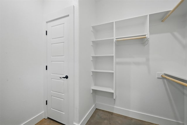713 E Texas St, Denison, TX 75021 - view of walk in closet