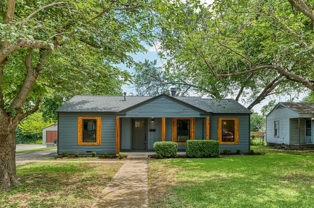 7333 Pensacola Ave, Fort Worth, TX 76116 - bungalow-style house with covered porch, a front yard, and roof with shingles