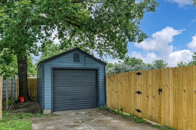7333 Pensacola Ave, Fort Worth, TX 76116 - detached garage featuring driveway