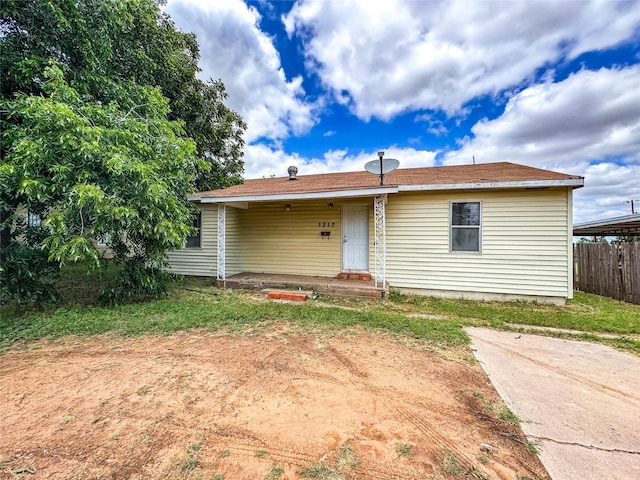 1217 Wesleyan St, Stamford, TX 79553 - view of front of property