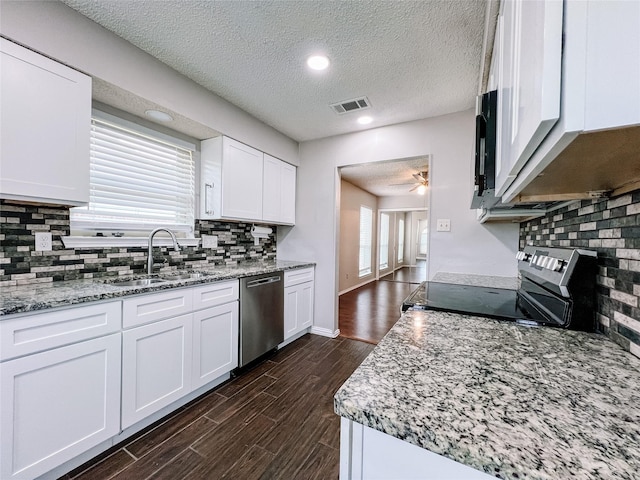 1013 Gannon Dr, Plano, TX 75025 - kitchen featuring appliances with stainless steel finishes, a sink, a textured ceiling, ceiling fan, and dark wood-style floors