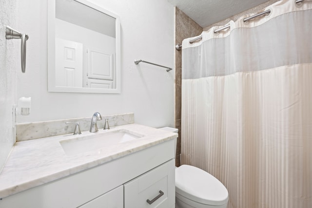 3212 Santana Ln, Plano, TX 75023 - bathroom featuring vanity, toilet, a shower with curtain, and a textured ceiling