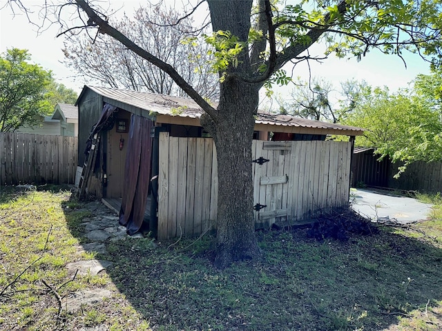 1002 Wrights W, Comanche, TX 76442 - view of shed featuring a fenced backyard