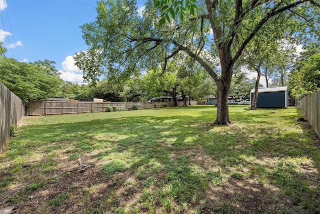 3917 N 31st St, Waco, TX 76708 - view of yard featuring an outbuilding