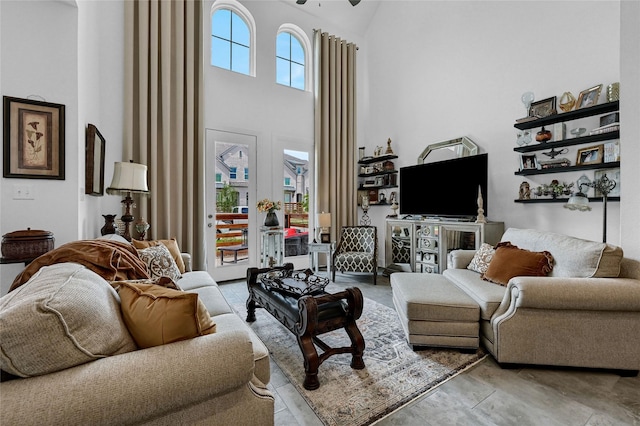 1134 Morgan Dr, Sherman, TX 75090 - living area with a high ceiling