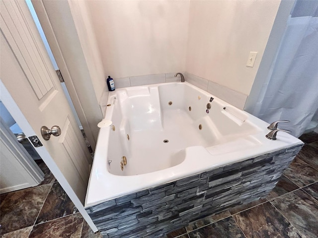 155 Saint Andrews Rd, Amarillo, TX 79118 - bathroom featuring a tub with jets