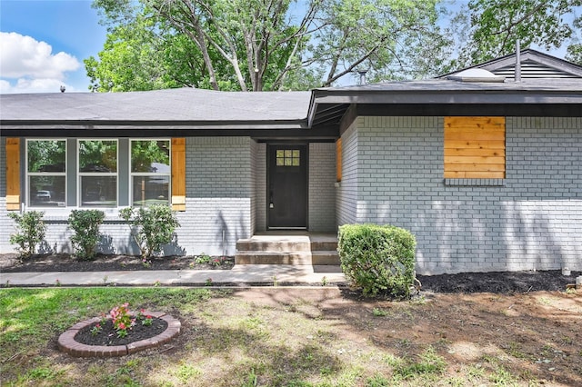 512 Shadowbrook Ln, Hurst, TX 76053 - view of front of house featuring brick siding