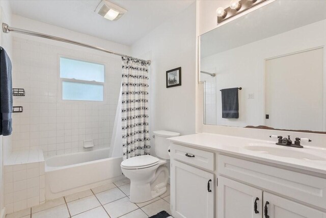 7844 Fairway Rd, Woodway, TX 76712 - full bath featuring tile patterned floors, vanity, shower / tub combo with curtain, and toilet