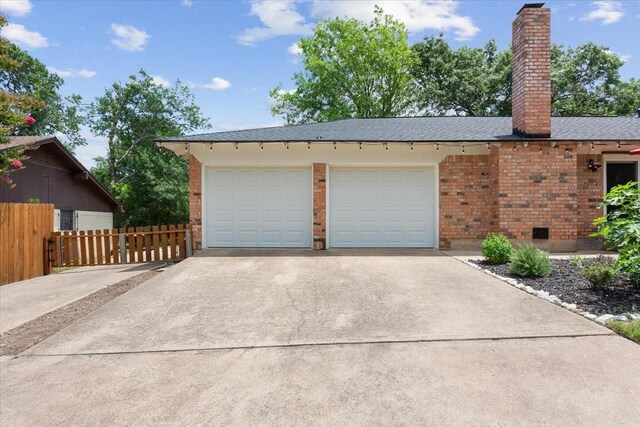 7844 Fairway Rd, Woodway, TX 76712 - garage with driveway