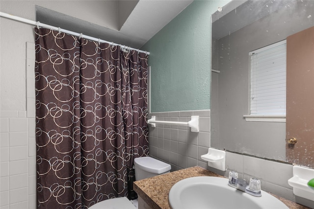 3209 N Calais St, Sherman, TX 75090 - full bath featuring tile walls, vanity, toilet, curtained shower, and a textured wall
