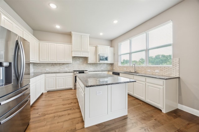 2608 Morning Mist Ln, Nevada, TX 75173 - kitchen featuring stainless steel appliances, a sink, backsplash, white cabinetry, and recessed lighting