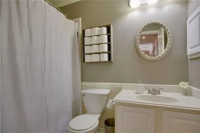 14 E Hillside Pl, Trophy Club, TX 76262 - full bath with vanity, toilet, and a shower with shower curtain