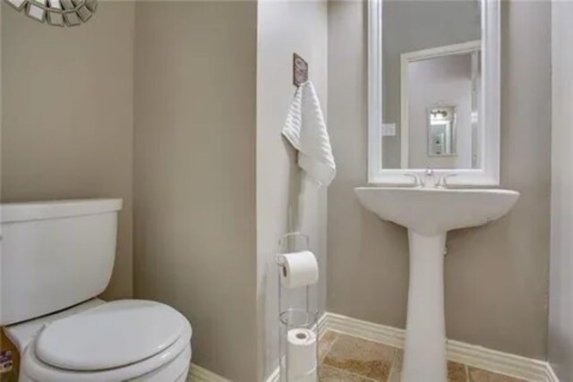 14 E Hillside Pl, Trophy Club, TX 76262 - half bath with toilet and baseboards