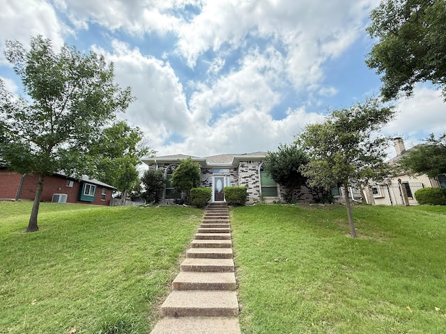 617 Desoto Dr, Desoto, TX 75115 - view of front facade featuring a front yard