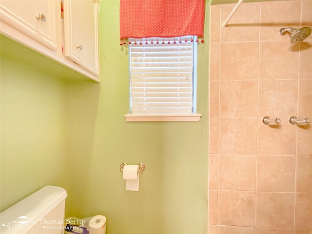 2850 Button Willow Ave, Abilene, TX 79606 - bathroom featuring tiled shower and toilet