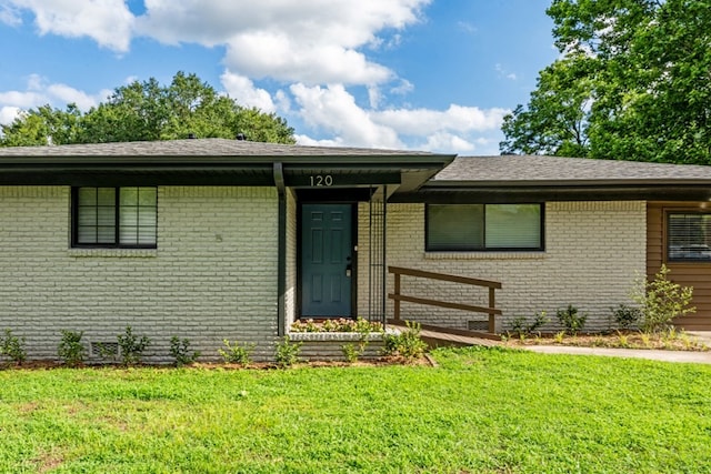 120 Rosedale Dr, Athens, TX 75751 - single story home featuring brick siding, a front yard, and roof with shingles