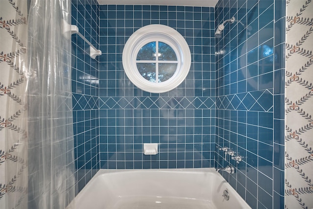 3217 Rankin St, University Park, TX 75205 - bathroom featuring shower / tub combo with curtain