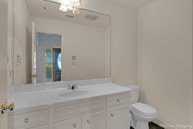 605 Erie St, Shreveport, LA 71106 - bathroom featuring vanity and toilet