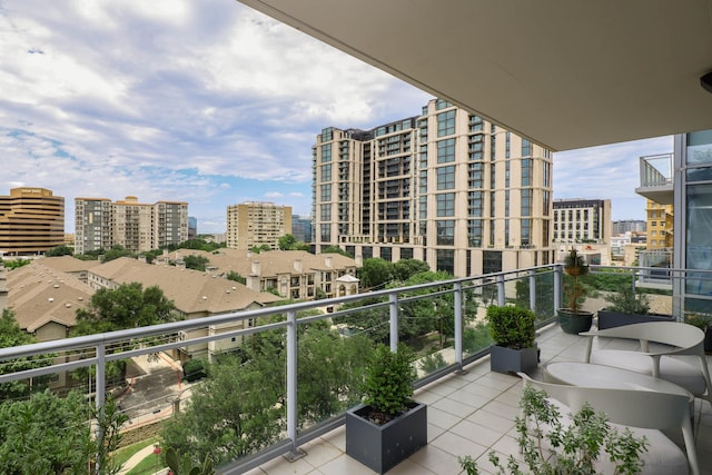 2900 Mckinnon St Unit 604, Dallas, TX 75201 - balcony featuring a city view