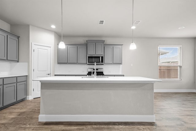 825 Blackhorse Trl, Fort Worth, TX 76247 - kitchen with stainless steel appliances, gray cabinetry, a sink, and recessed lighting