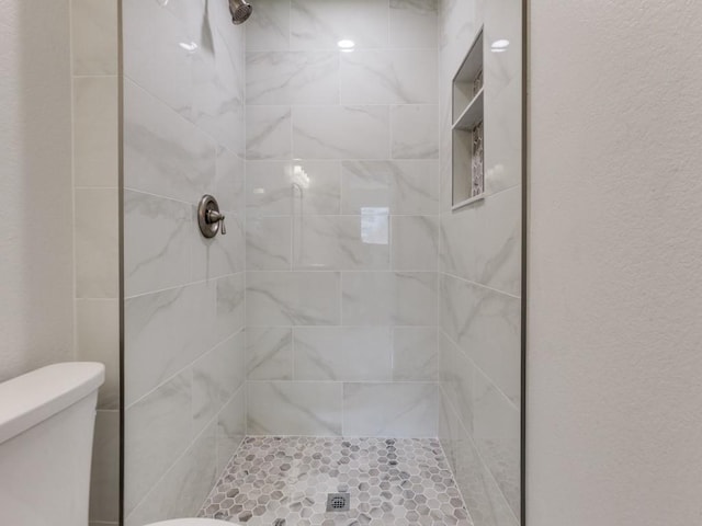 2032 Meadfoot Rd, Carrollton, TX 75007 - full bath with tiled shower and toilet