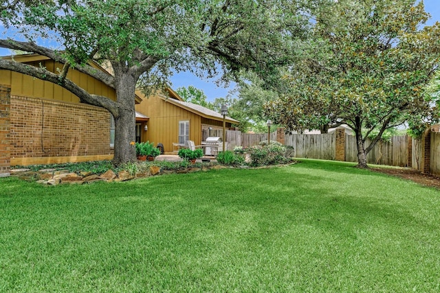 2414 Meadows Ln, Sherman, TX 75092 - view of yard