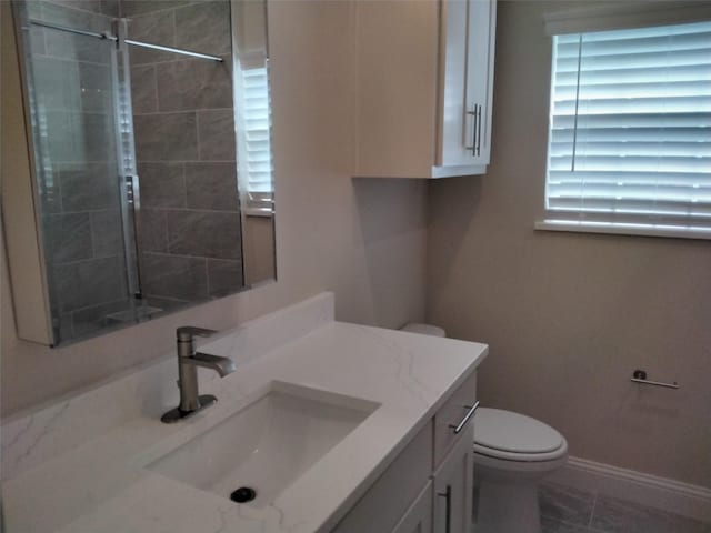 899 E Jefferson St, Van Alstyne, TX 75495 - full bath featuring toilet, vanity, a tile shower, and baseboards