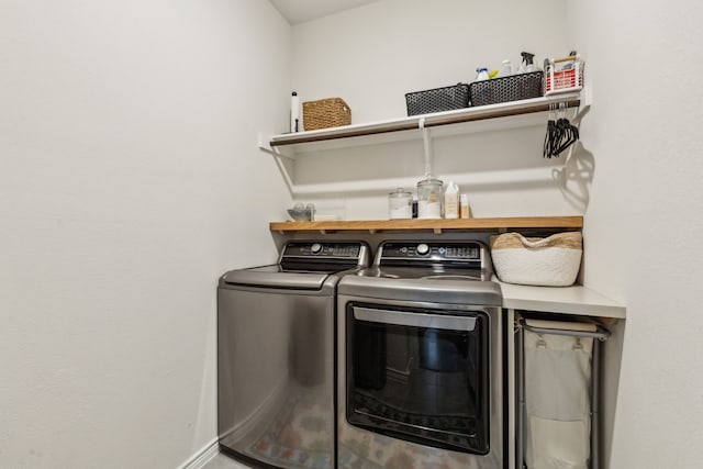 1104 Egret Way, Celina, TX 75009 - laundry area featuring washing machine and clothes dryer and baseboards