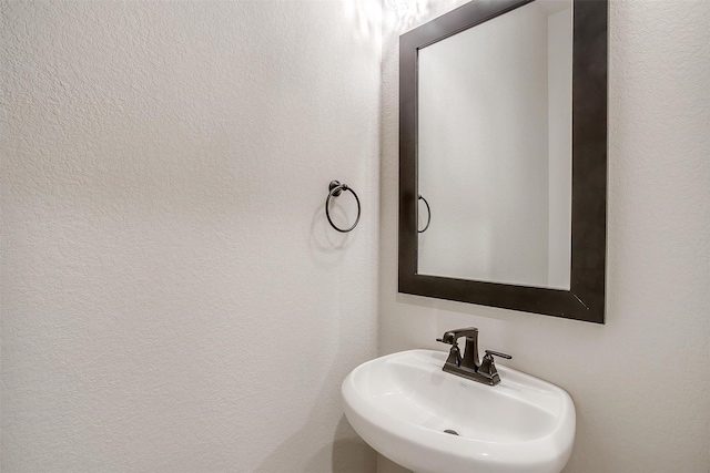 604 Bluff Point Ln, Haslet, TX 76052 - bathroom featuring a sink