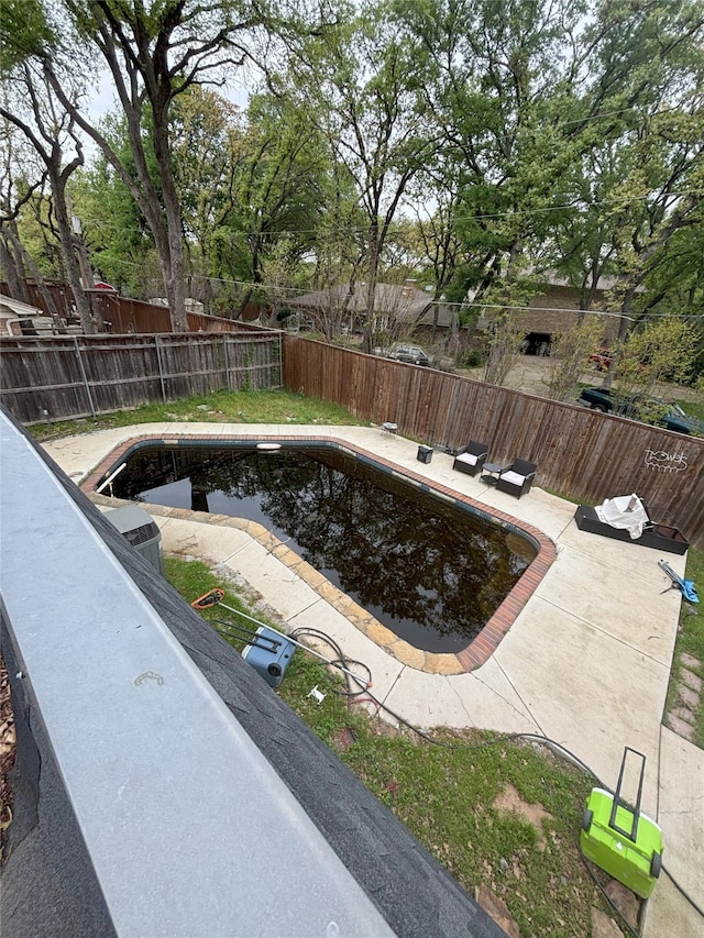 701 Rocky Canyon Rd, Arlington, TX 76012 - view of swimming pool featuring a fenced backyard and a patio area