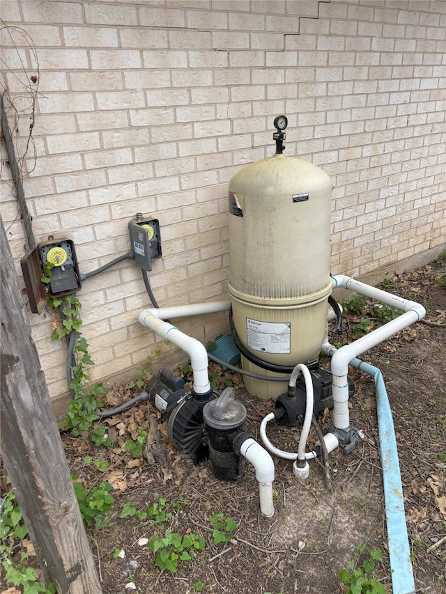 701 Rocky Canyon Rd, Arlington, TX 76012 - exterior view of pump and brick siding