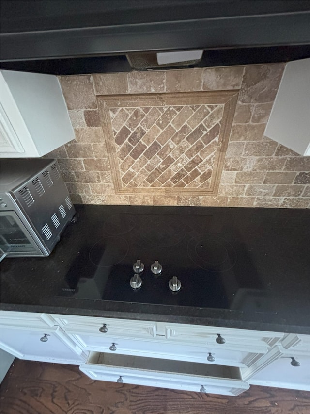 701 Rocky Canyon Rd, Arlington, TX 76012 - kitchen view of range and under cabinet range hood