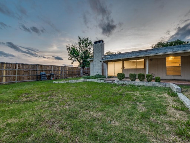 3101 Oak Hill Rd, Carrollton, TX 75007 - view of yard at dusk