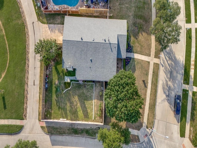 3101 Oak Hill Rd, Carrollton, TX 75007 - view from above of property featuring a pool