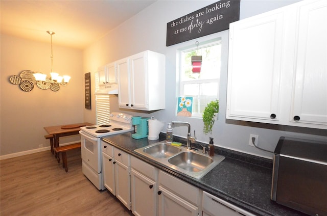 702 N Tennessee St, Mckinney, TX 75069 - kitchen with electric stove, under cabinet range hood, a sink, a chandelier, and dark countertops
